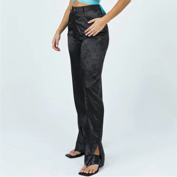 *NWT* Lioness Floral Black Pants - Picture 7 of 12